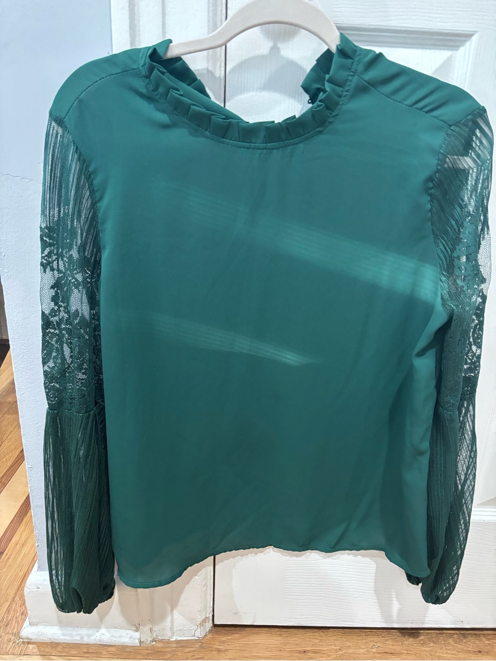 Women's Green Long-Sleeve Lace Accent Blouse